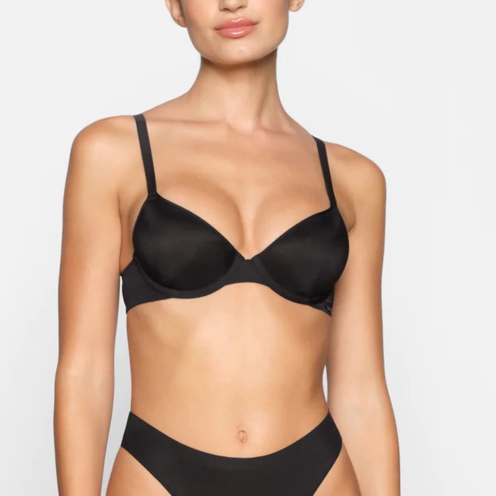 NWT Weightless Demi Bra in Onyx